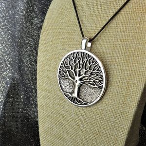 Tree of Life Pendant Silver-tone Large Round Pendant........726